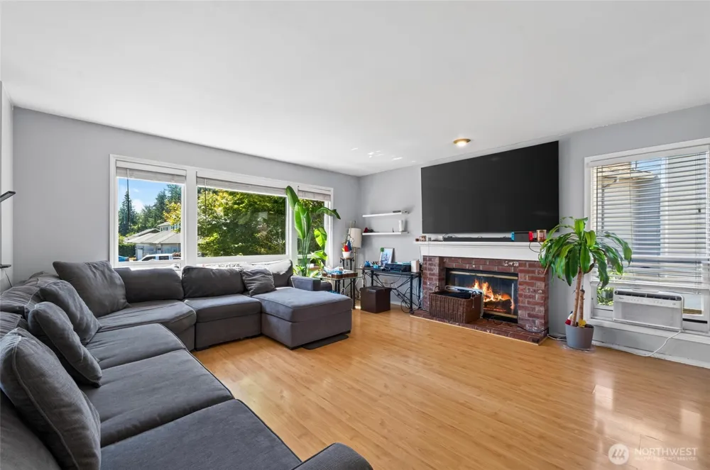 12516 SE 225th Court Kent, WA 98031