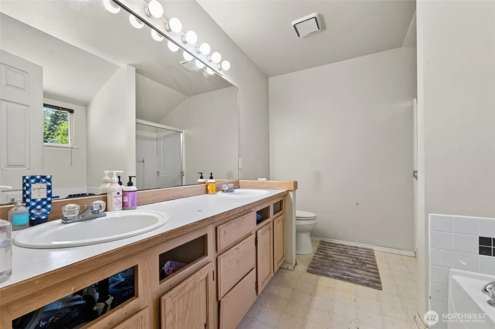 12516 SE 225th Court Kent, WA 98031