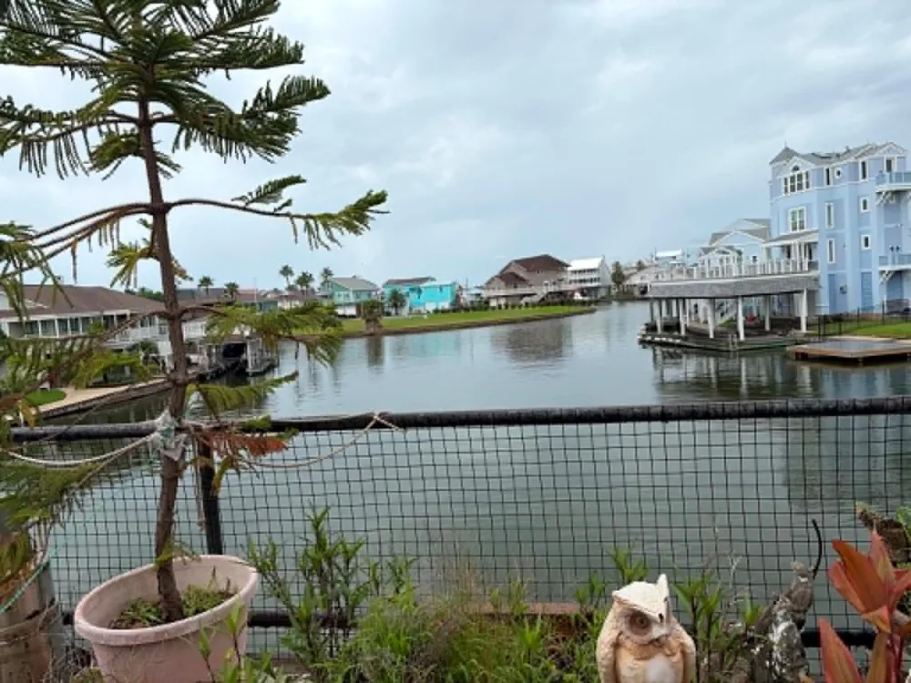 1435 Tiki Drive Tiki Island, TX 77554
