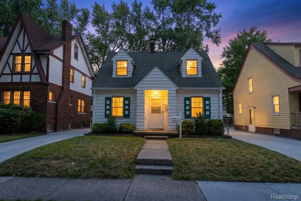 131 Dwight Avenue Pontiac City, MI 48341