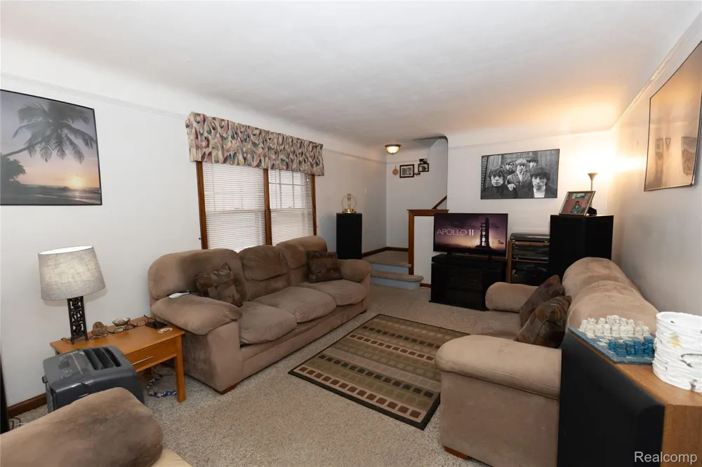 131 Dwight Avenue Pontiac City, MI 48341