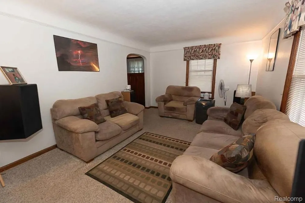 131 Dwight Avenue Pontiac City, MI 48341