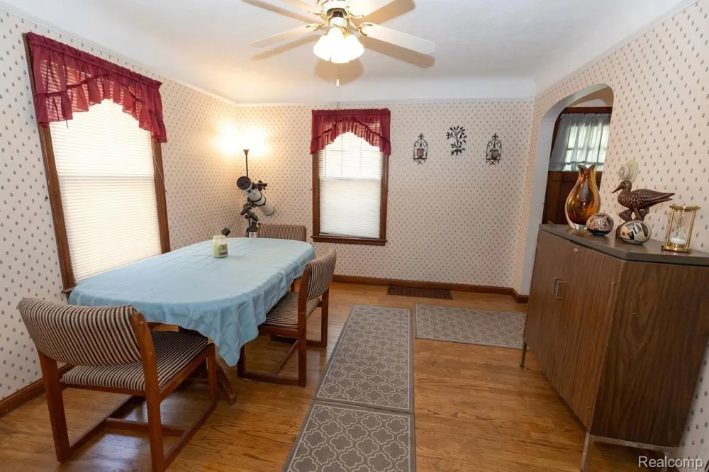 131 Dwight Avenue Pontiac City, MI 48341