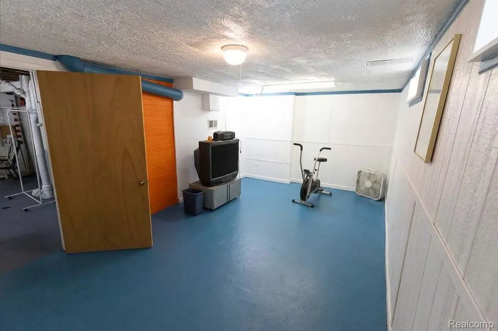 131 Dwight Avenue Pontiac City, MI 48341