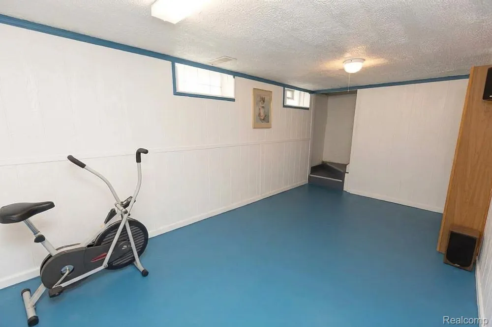 131 Dwight Avenue Pontiac City, MI 48341