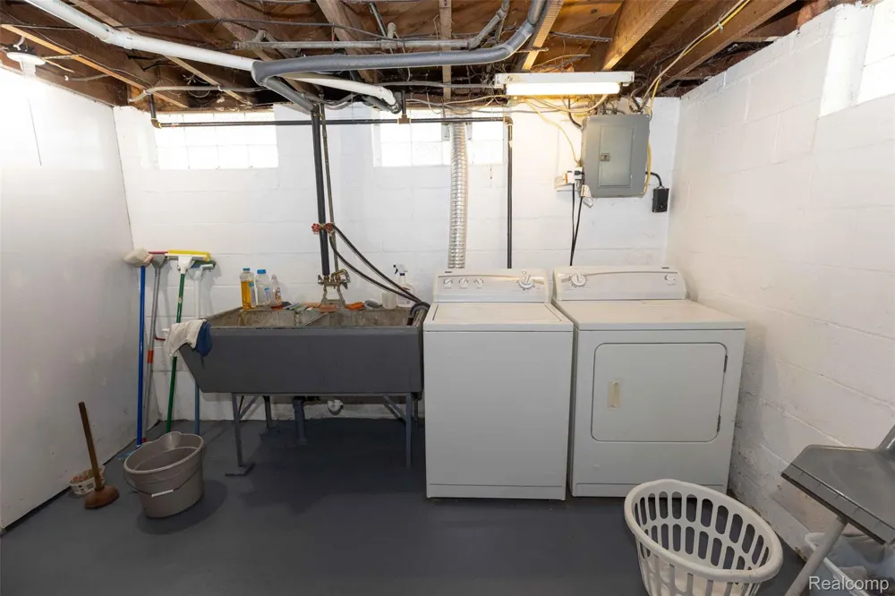 131 Dwight Avenue Pontiac City, MI 48341
