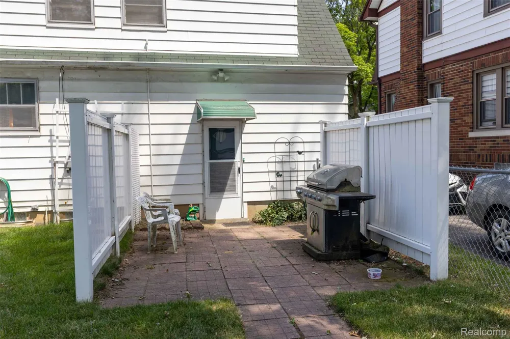 131 Dwight Avenue Pontiac City, MI 48341