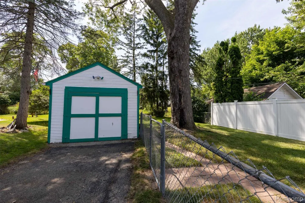 131 Dwight Avenue Pontiac City, MI 48341