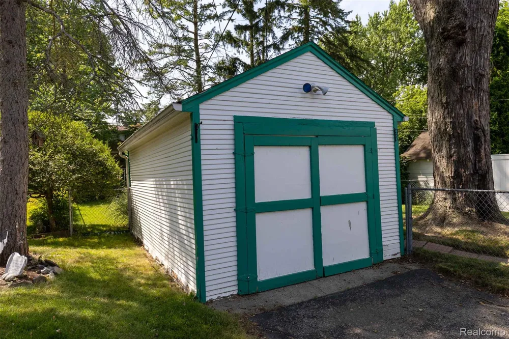 131 Dwight Avenue Pontiac City, MI 48341