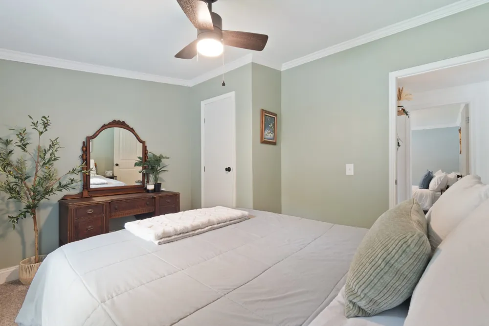 5699 S Main St Lobelville, TN 37097