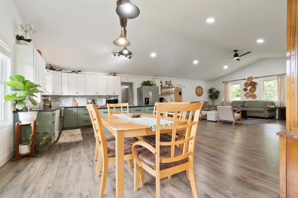 5699 S Main St Lobelville, TN 37097