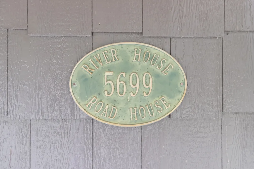 5699 S Main St Lobelville, TN 37097