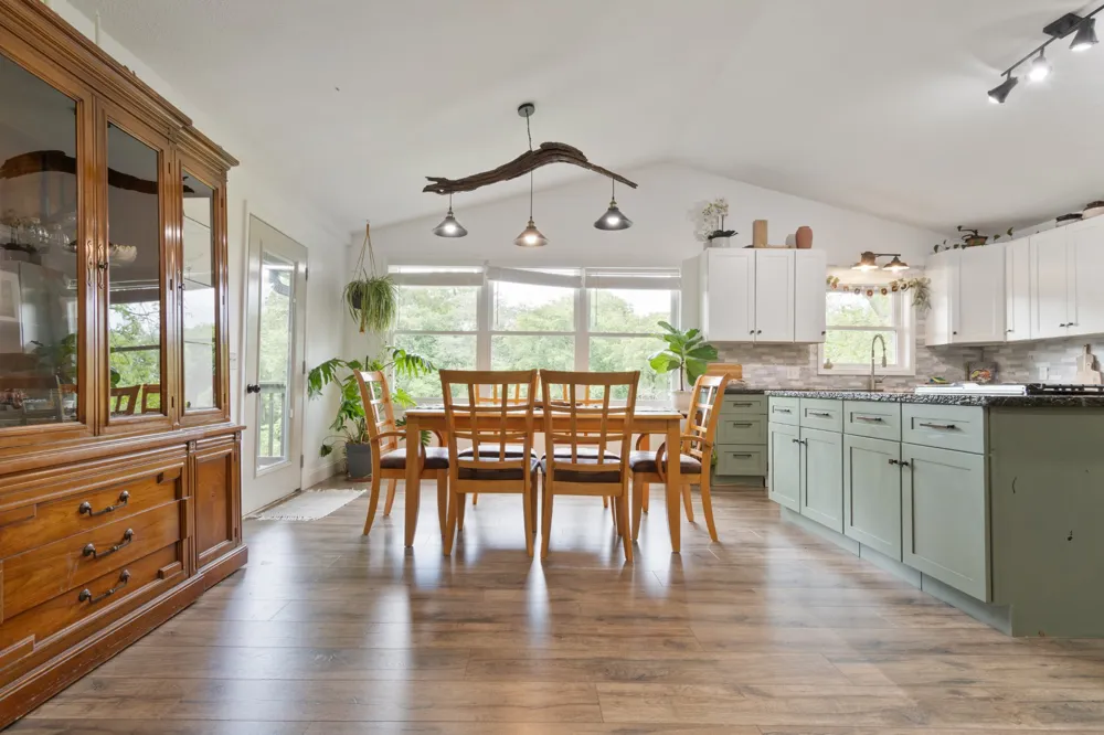5699 S Main St Lobelville, TN 37097