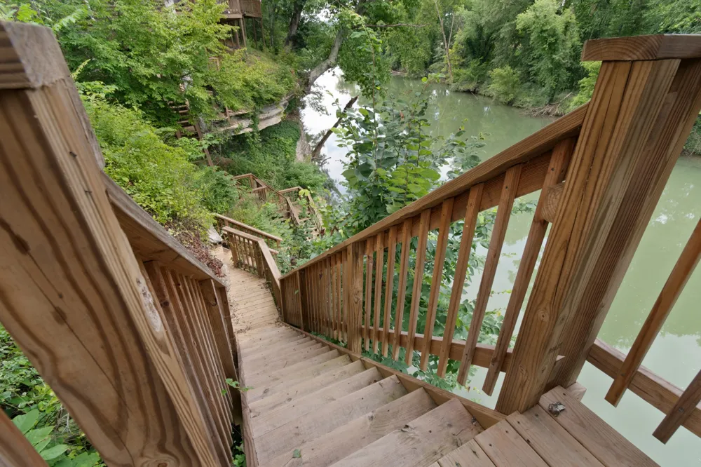 5699 S Main St Lobelville, TN 37097