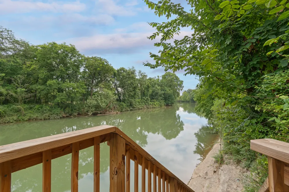 5699 S Main St Lobelville, TN 37097