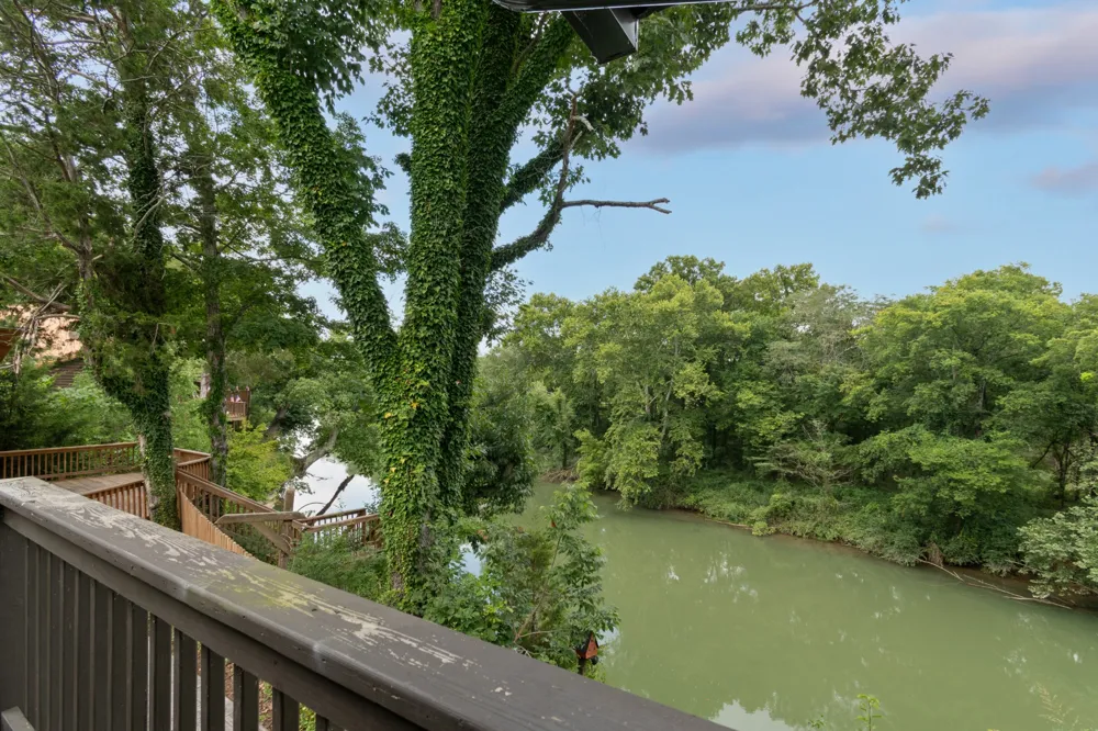 5699 S Main St Lobelville, TN 37097