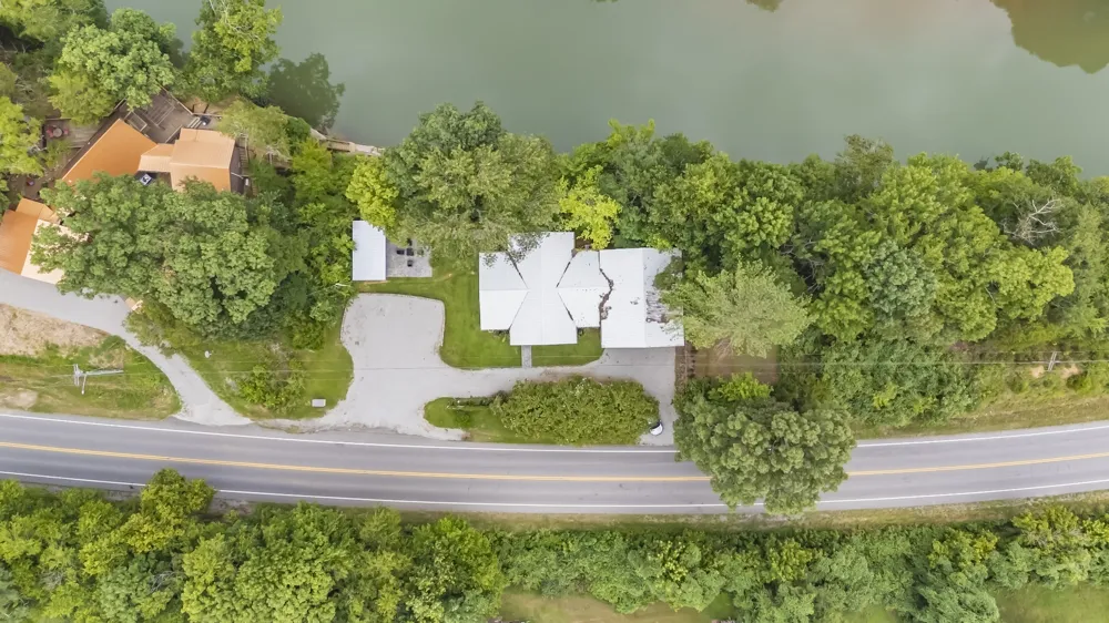 5699 S Main St Lobelville, TN 37097