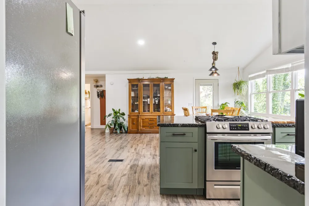 5699 S Main St Lobelville, TN 37097