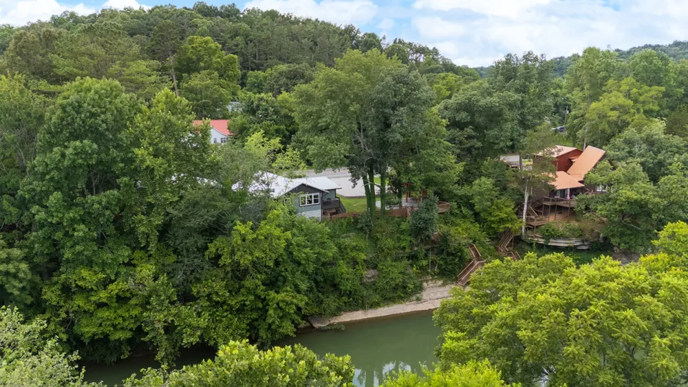 5699 S Main St Lobelville, TN 37097