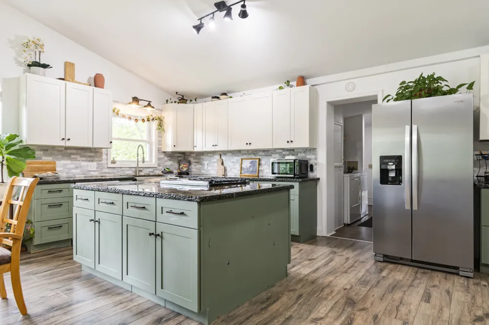 5699 S Main St Lobelville, TN 37097
