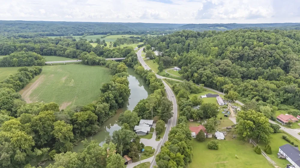 5699 S Main St Lobelville, TN 37097
