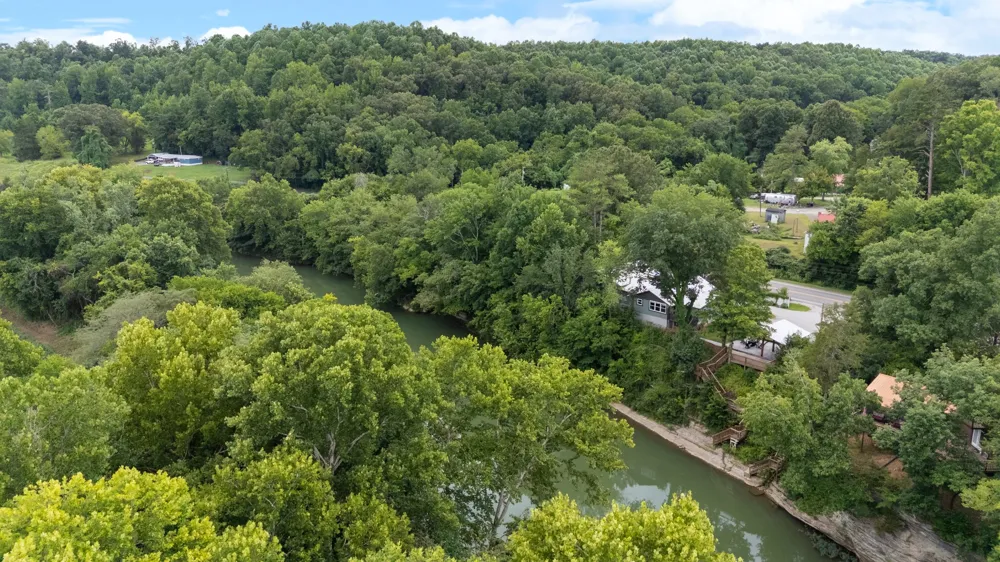 5699 S Main St Lobelville, TN 37097