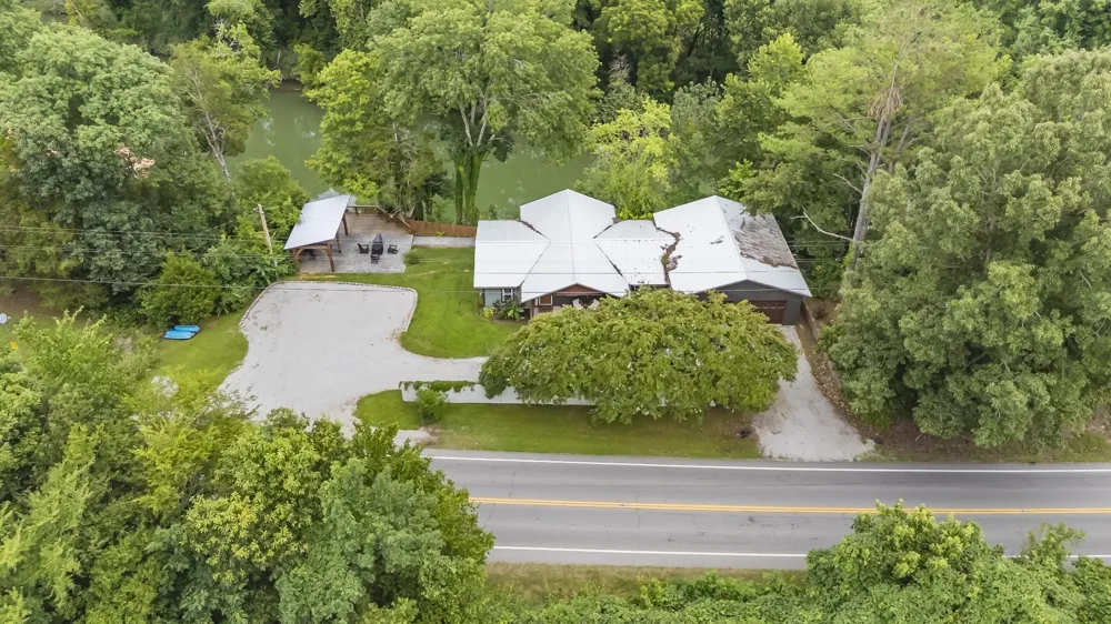 5699 S Main St Lobelville, TN 37097