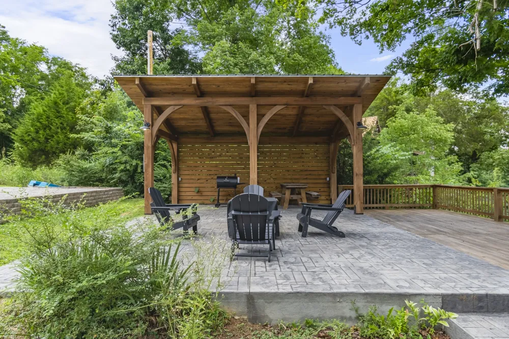 5699 S Main St Lobelville, TN 37097