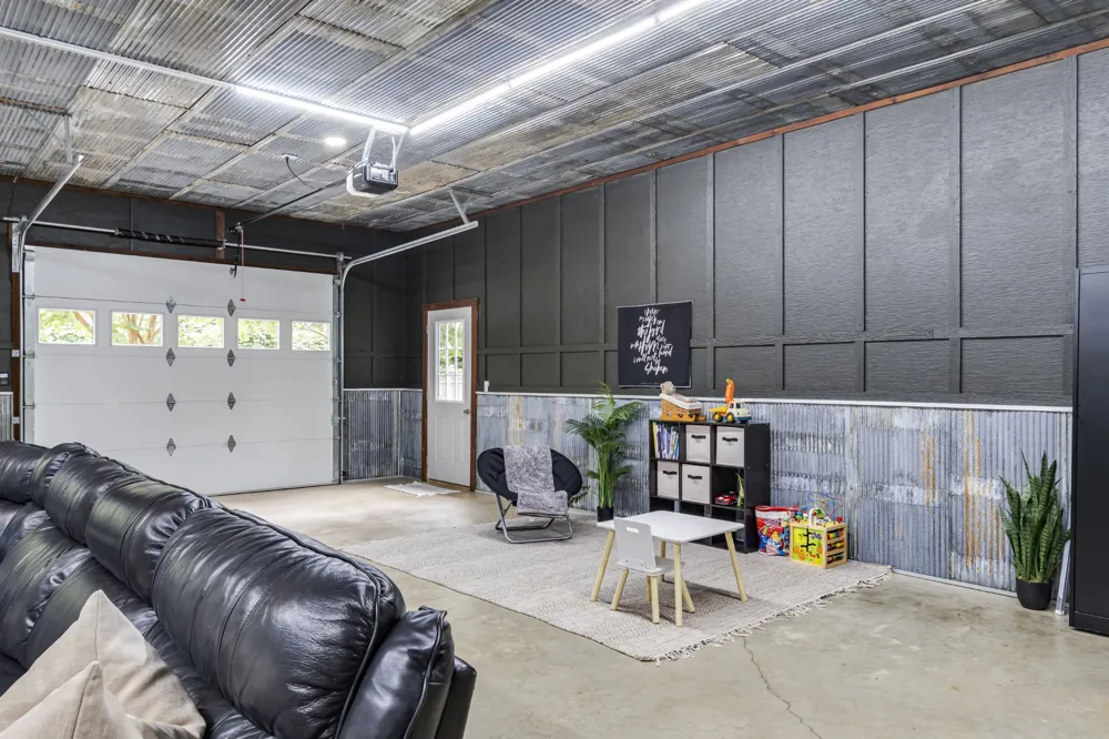 5699 S Main St Lobelville, TN 37097