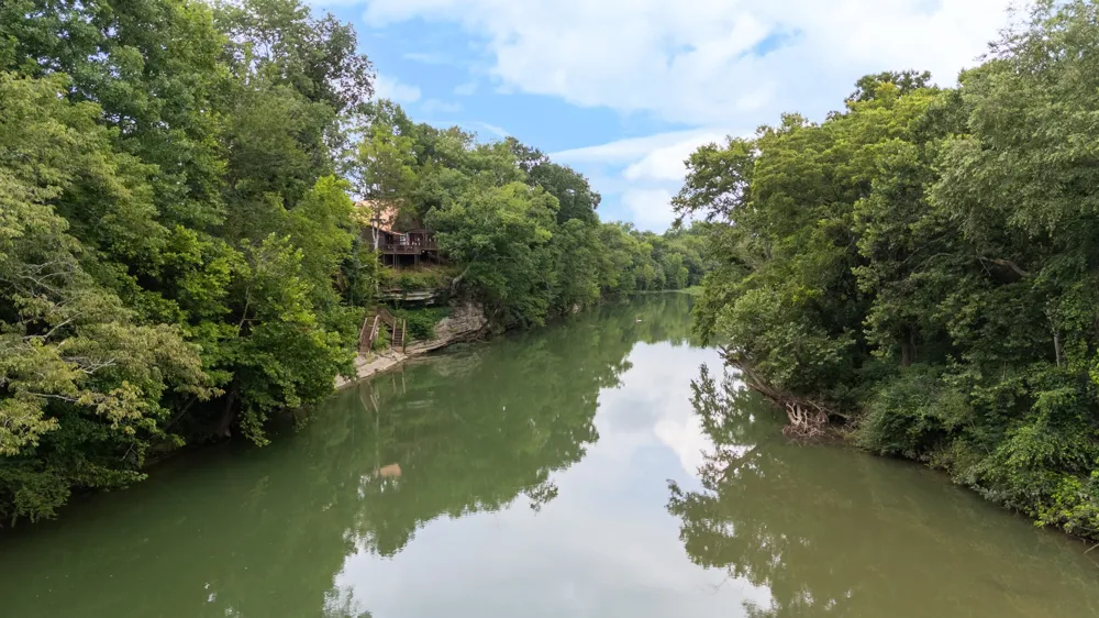5699 S Main St Lobelville, TN 37097