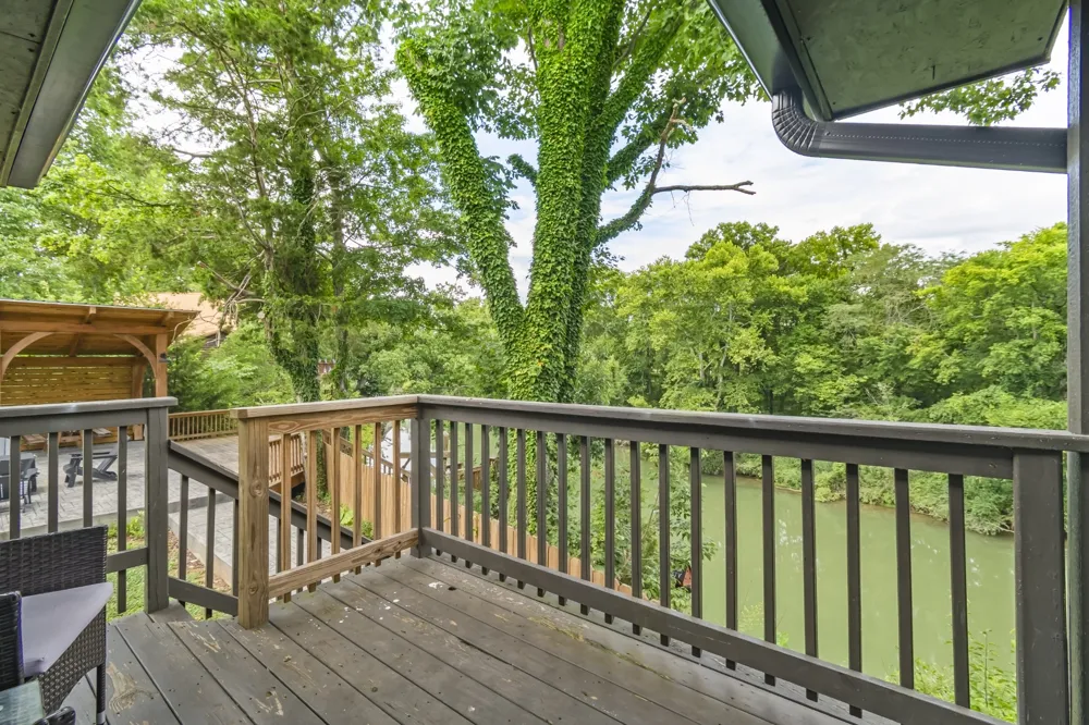5699 S Main St Lobelville, TN 37097