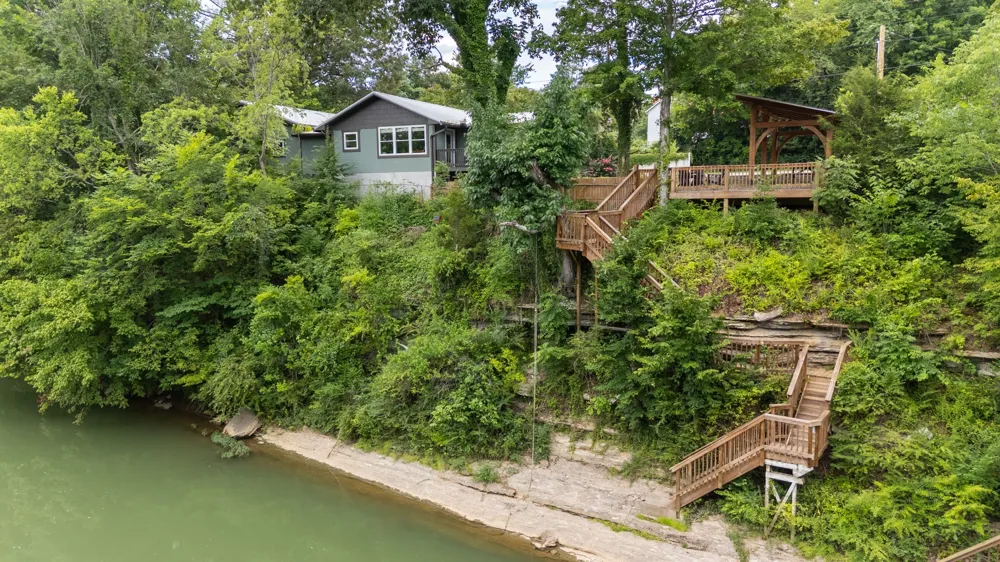 5699 S Main St Lobelville, TN 37097