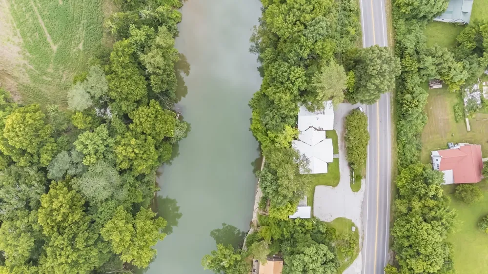 5699 S Main St Lobelville, TN 37097