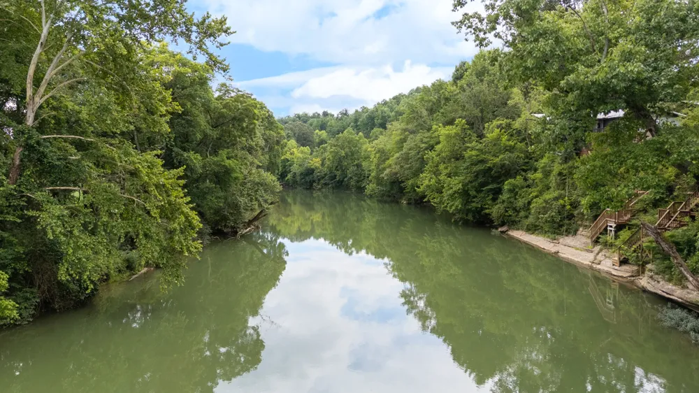 5699 S Main St Lobelville, TN 37097