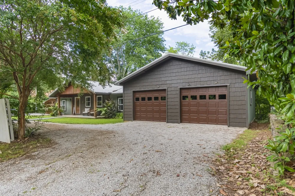 5699 S Main St Lobelville, TN 37097