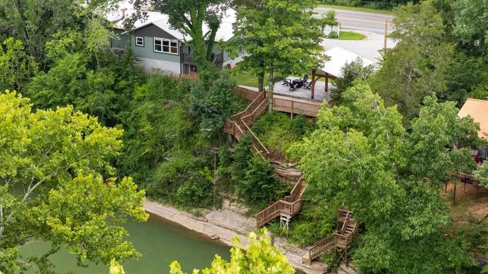 5699 S Main St Lobelville, TN 37097
