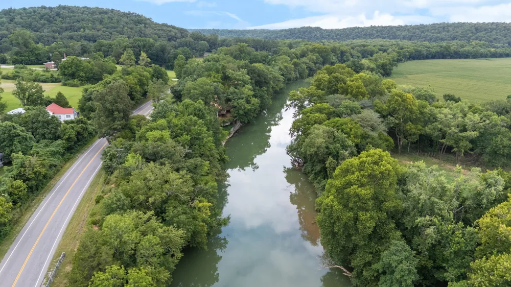 5699 S Main St Lobelville, TN 37097