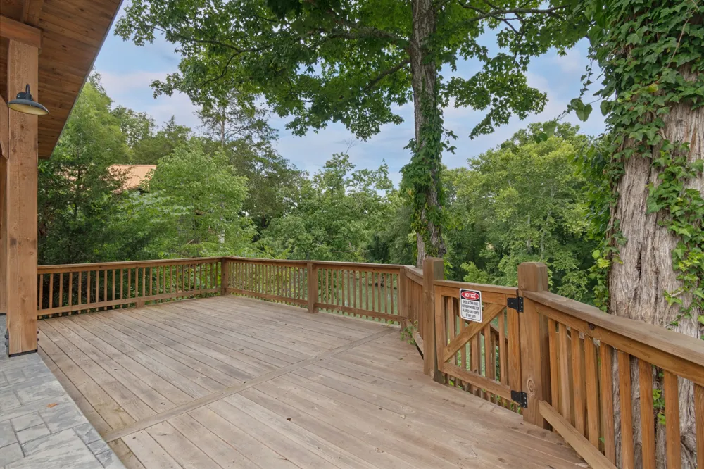 5699 S Main St Lobelville, TN 37097