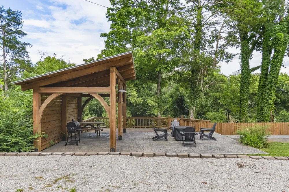 5699 S Main St Lobelville, TN 37097