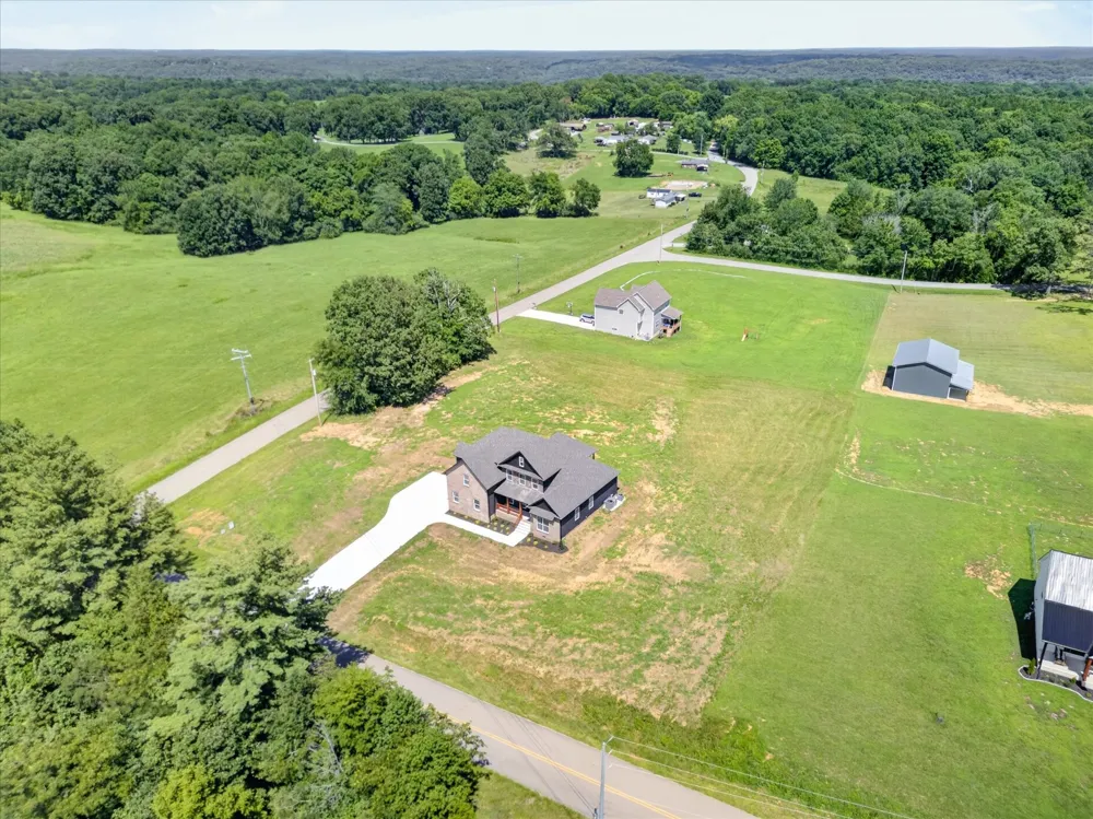 4807 Hunter Rd Southside, TN 37171