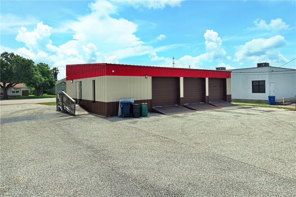 504 S San Patricio Street Sinton, TX 78387