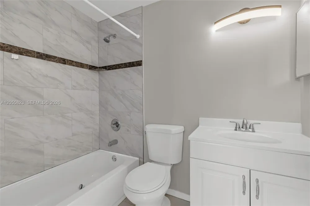 16640 Hemingway Dr #16640 Weston, FL 33326