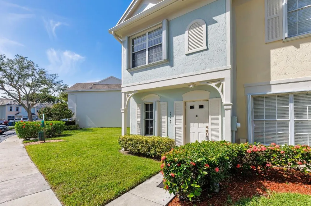 16640 Hemingway Dr #16640 Weston, FL 33326
