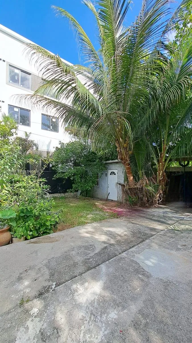 351 NW 31st St Miami, FL 33127