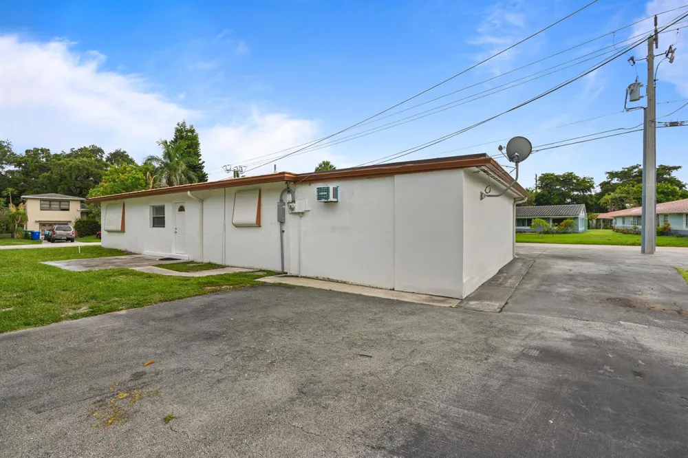 2270 SW 30TH TERRACE Fort Lauderdale, FL 33312
