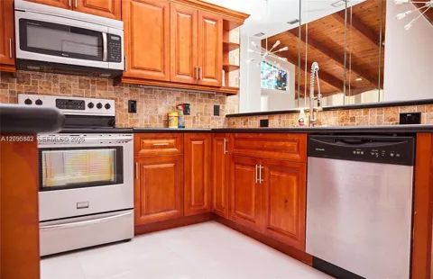 347 Leslie Dr