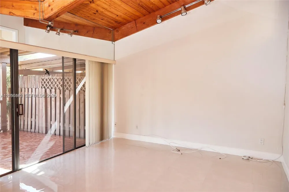 347 Leslie Dr Hallandale Beach, FL 33009