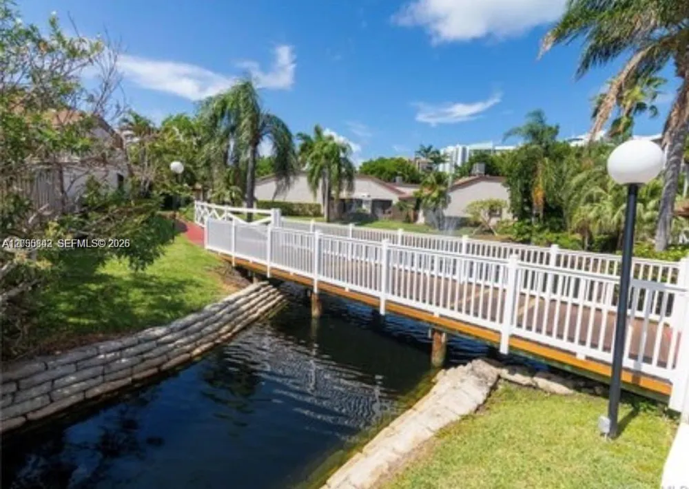 347 Leslie Dr Hallandale Beach, FL 33009