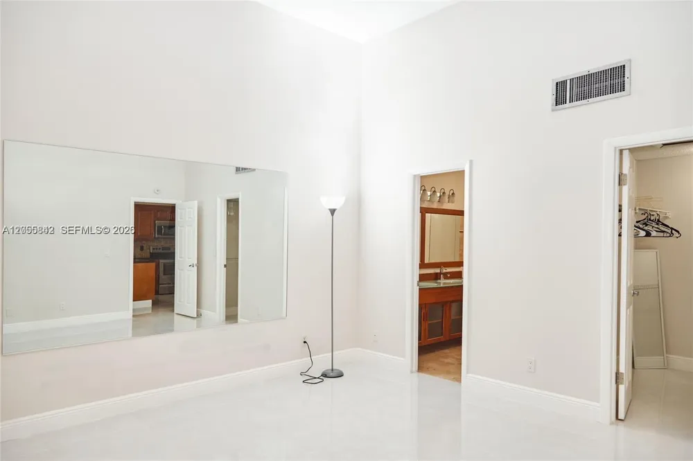 347 Leslie Dr Hallandale Beach, FL 33009