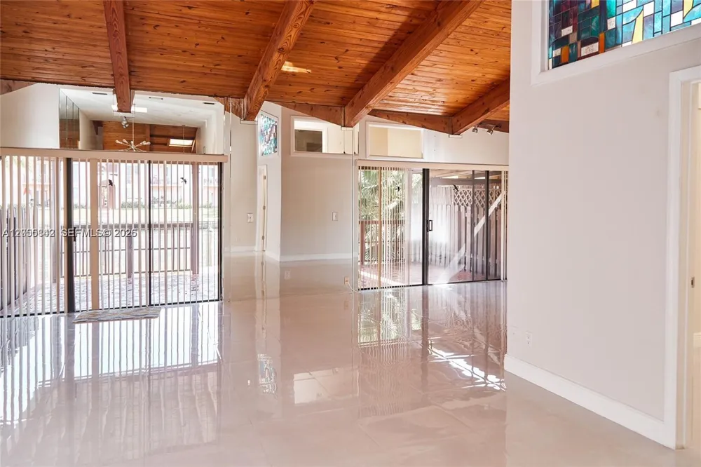 347 Leslie Dr Hallandale Beach, FL 33009